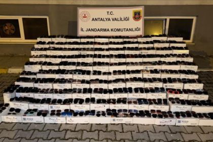 Alanya'da 10 bin kaçak güneş gözlüğü ele geçirildi