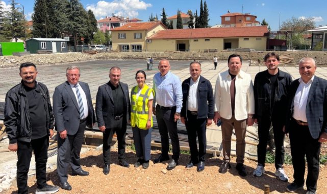 Gençlik merkezini incelediler