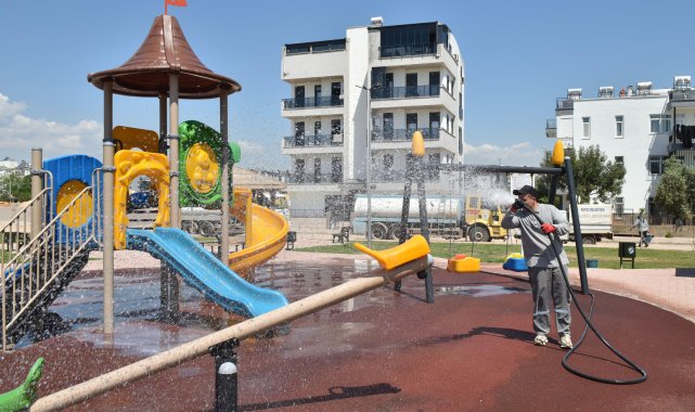 Kepez'de park ve oyun alanlarında hijyen seferberliği