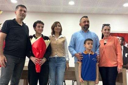 Ortaokullu yazardan imza günü