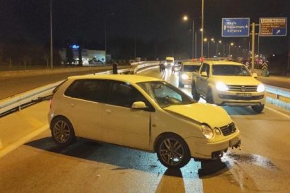 Otomobil bariyere çarptı: 2 yaralı